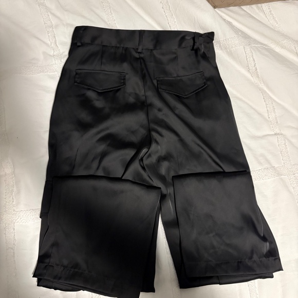 🖤 Dynamite Izabel Satin Cargo Pants — BRAND NEW - Picture 2 of 4